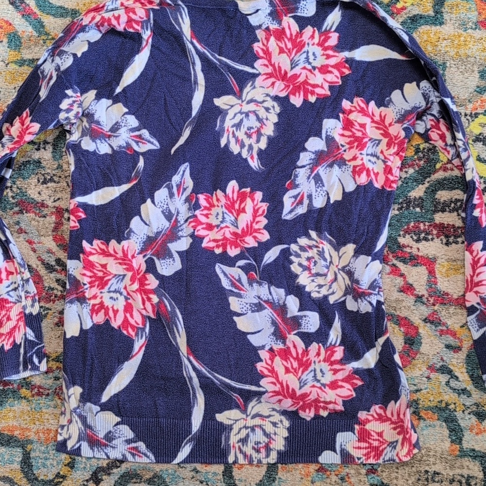 Gap Scoop Neck Long Sleeve Tee Red White Blue Floral Pattern XS - Picture 5 of 5